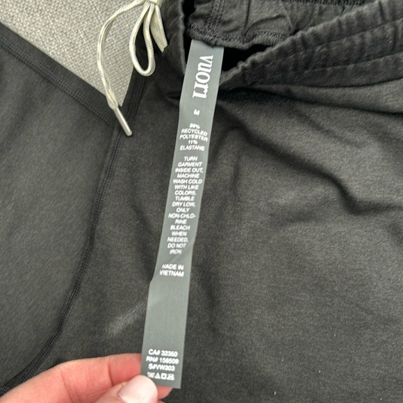 Vuori NWOT performance joggers - Picture 6 of 10